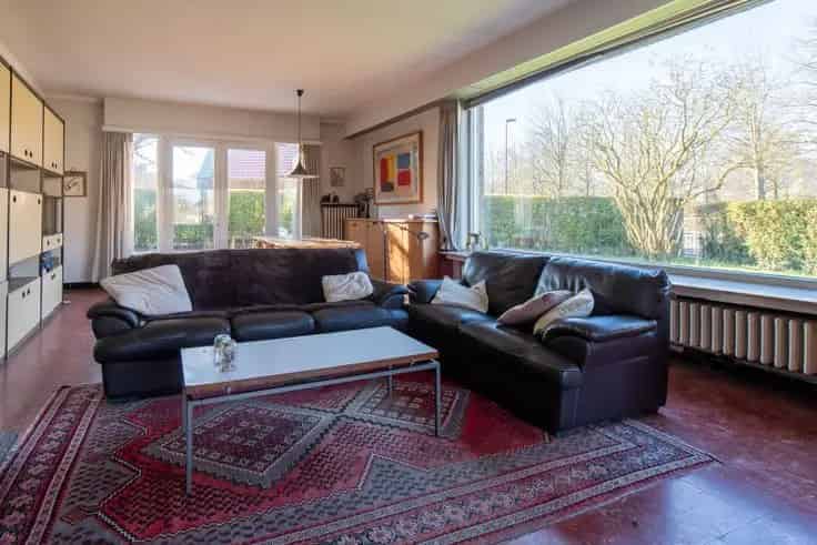 Huis Te Koop Oostende: Charmante Woning Met Tuin
