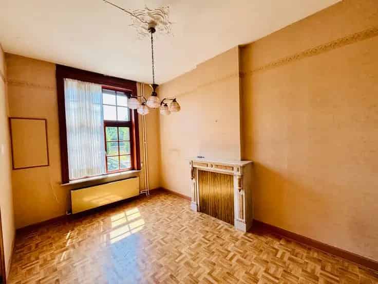 Huis Te Koop: Ruime 3 Slaapkamers, Grote Tuin en Garage