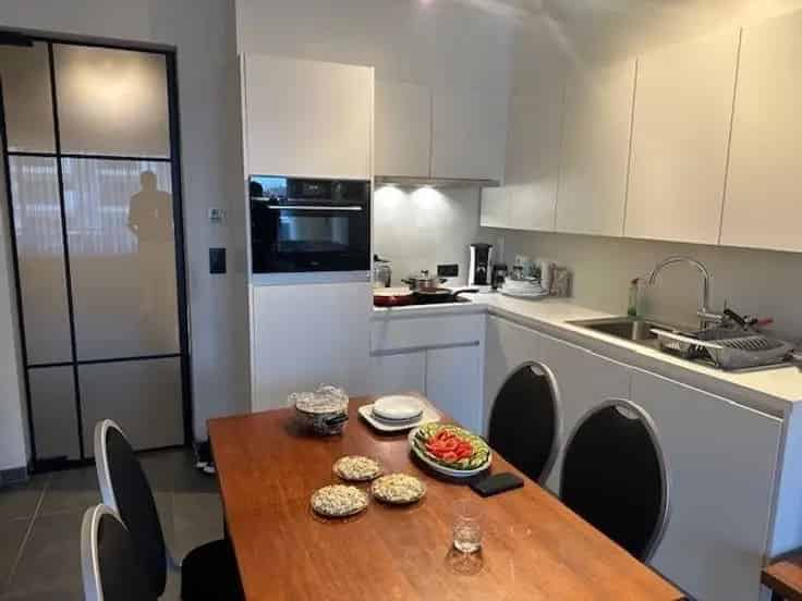 Appartement Te Koop Oostende: Gerenoveerde Flat met Zonneterras