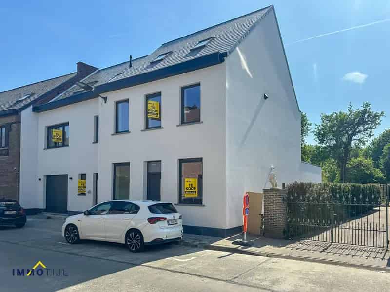 Instapklare woning met 3 slk en zonnige tuin te Erembodegem!