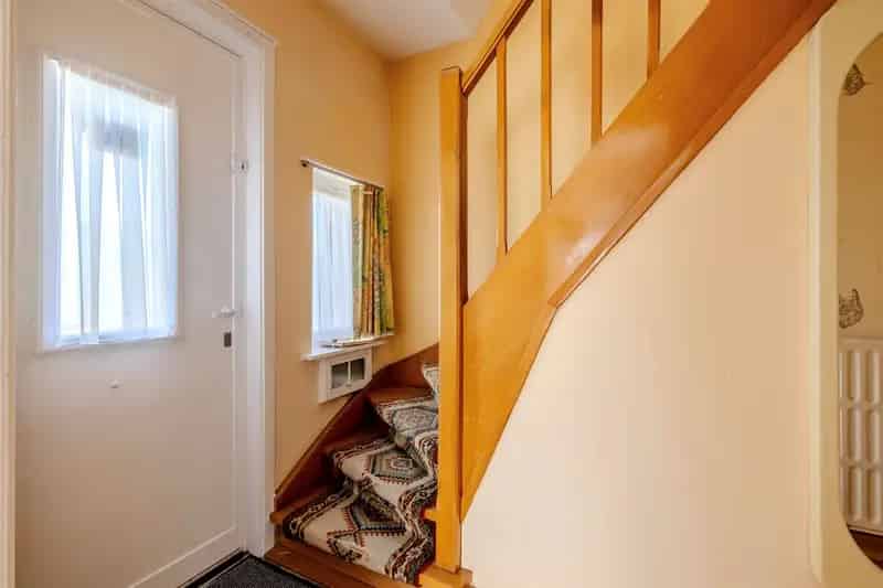 Te renoveren 4slpk. woning op 8are in wijk "De Molekens"