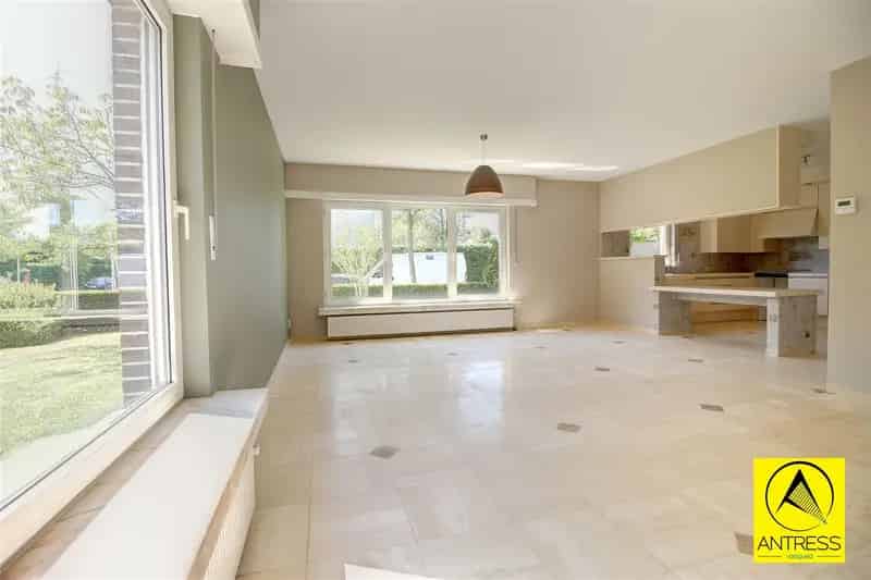 Appartement te huur Edegem Molenveld - Ruim gelijkvloers met garage en tuin