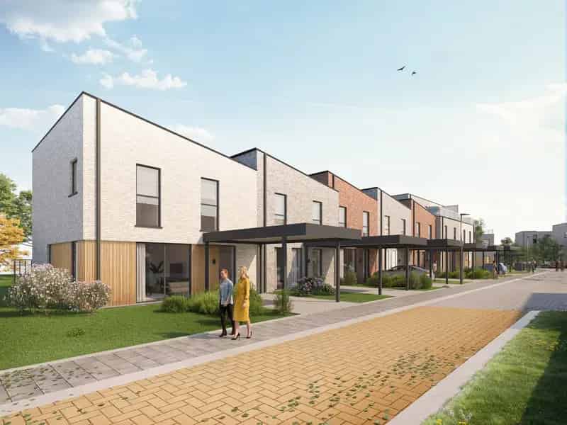 Woningen met 3 of 4 slpks en tuinen met bijgebouw en carport