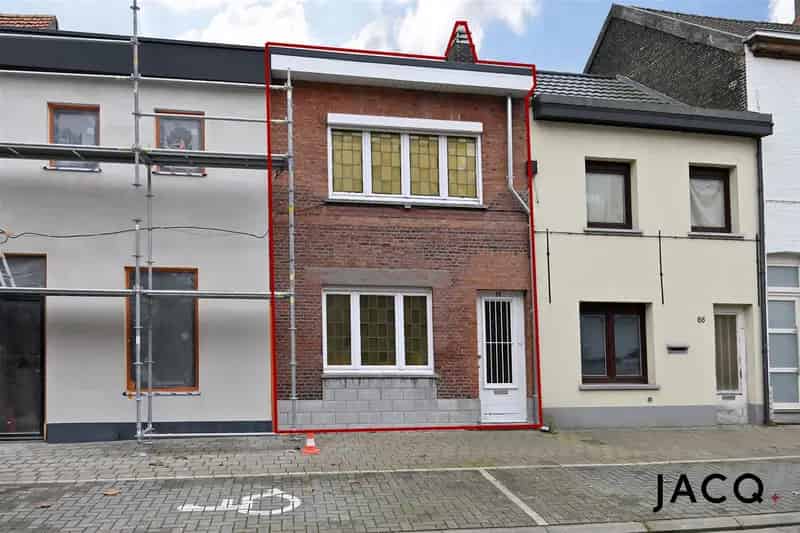 Huis te koop: te renoveren woning met 2 slaapkamers en tuin