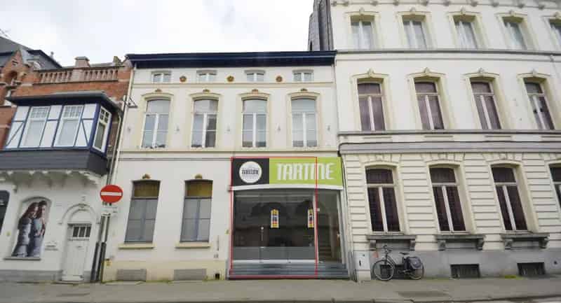 COMMERCIEEL GELIJKVLOERS MET VEEL PASSAGE