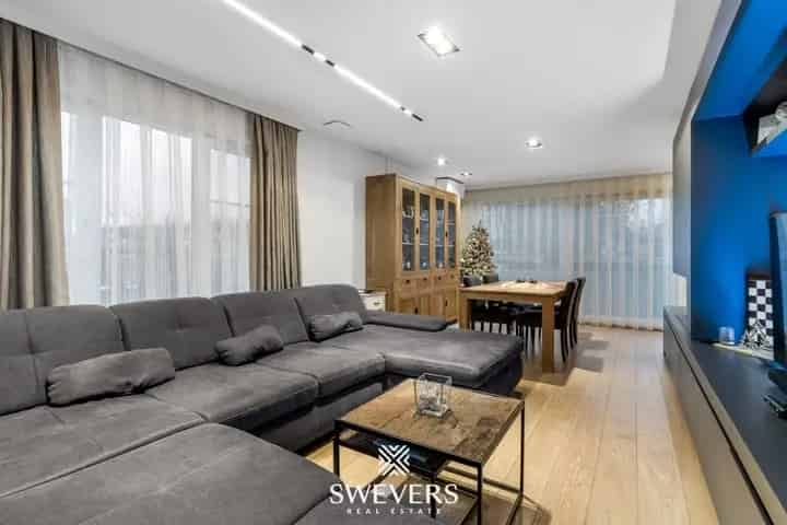 Villa met zonovergoten tuin en zwembad in Sint-Truiden