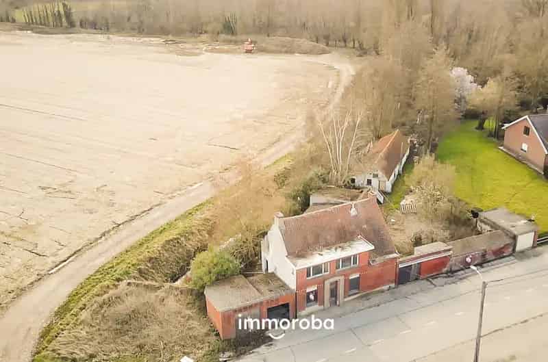 Te slopen en her op te bouwen woning TE KOOP tussen Sint-Eloois-Vijve en Desselgem, totale oppervlakte van de percelen 7639m²!!