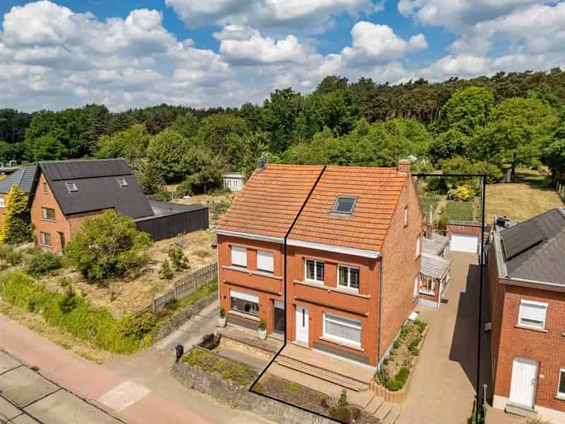 robuuste te renoveren woning op 11a10ca