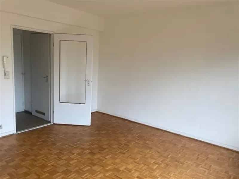 Ongemeubeld mooie Studio met zicht op Maria-Louizasquare