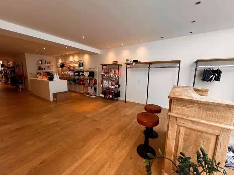 HANDELSPAND (210 m²) IN CENTRUM VAN IEPER TE HUUR