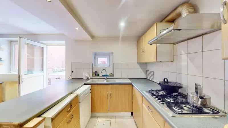 
                                                                    Appartementsblok
                                                                         te koop te Schaerbeek
                                                                