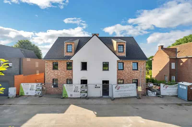 Landelijk wonen in een moderne halfopen nieuwbouw
