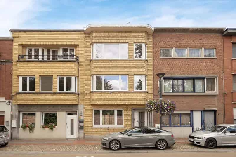 Volledige gerenoveerde gezinswoning (4slk) met ruime tuin