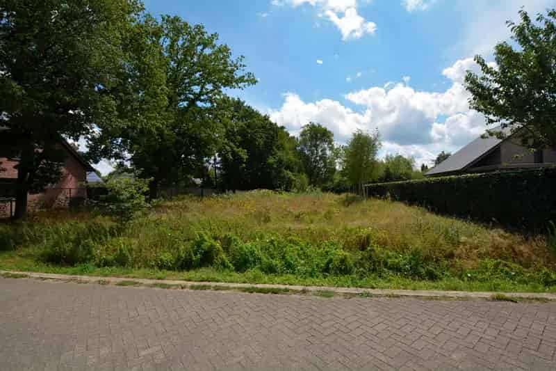 BOUWGROND 783 m² VOOR OPEN BEBOUWING!