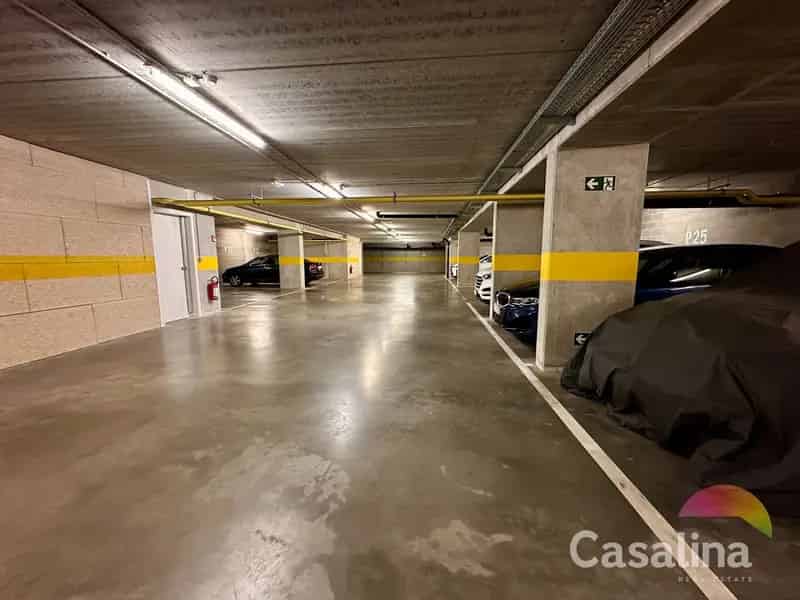 Een binnenparkeerplaats