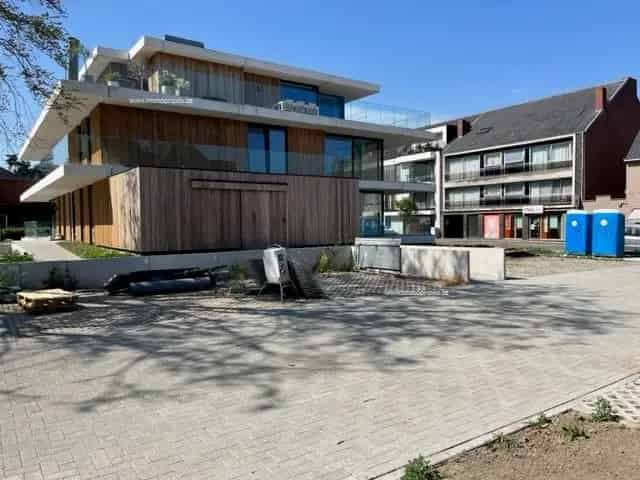 Nieuwbouw garage te huur in Kortemark