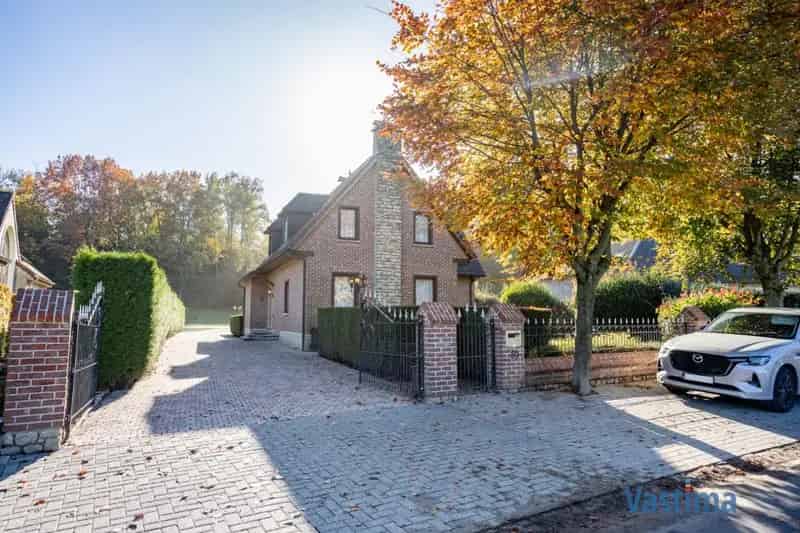 Statige villa met enorm potentieel in een prachtige groene omgeving