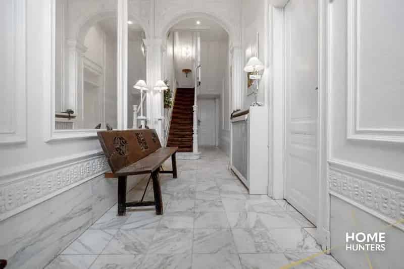 Unieke Herenwoning pal in het historische stadscentrum van Ieper met praktijkruimte