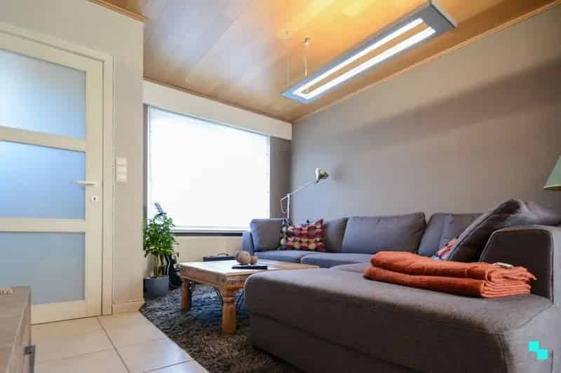 Instapklare woning met optioneel magazijn te Emelgem