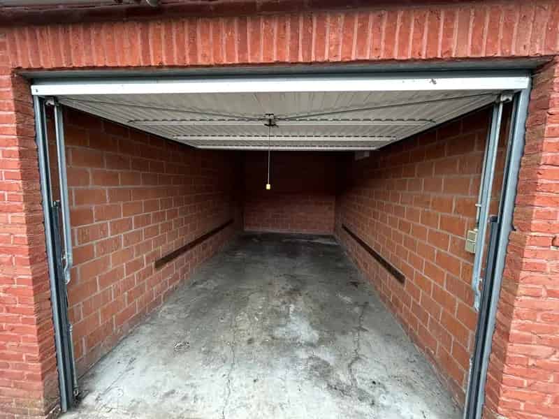 Instapklaar Dakappartement Met Ruim Terras In Olen