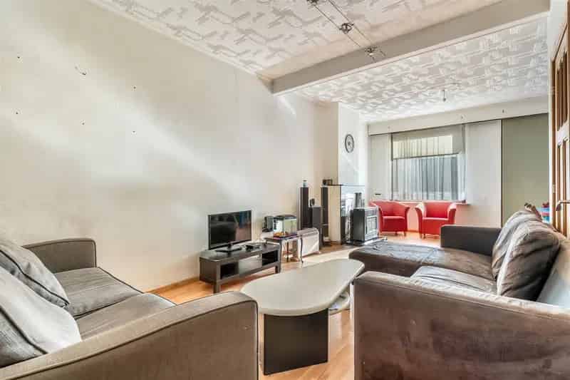 TE RENOVEREN WONING MET 2 SLAAPKAMERS OP EEN PERCEEL VAN 3A47CA TE HAM