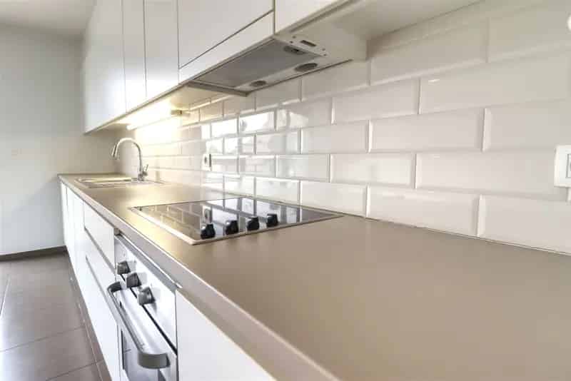 Ruim Appartement te Huur met Terras en Garage