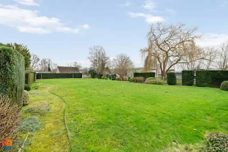 Op te frissen woning 3 slaapkamers ruim perceel 1618m2