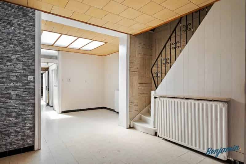 Lichtrijke rijwoning met twee slaapkamers, koertje en ruime zolder te Menen