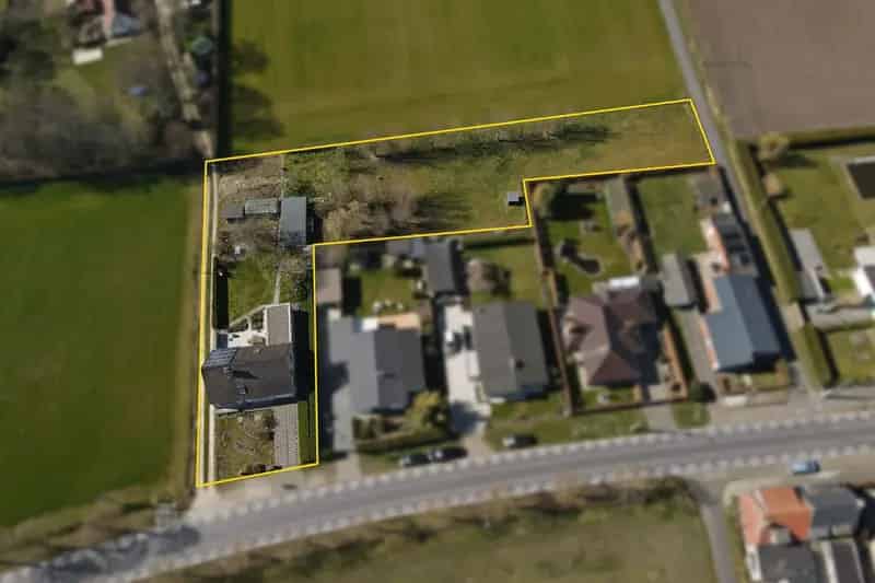 Landelijke gelegen open bebouwing op 2.568 m² te Eernegem