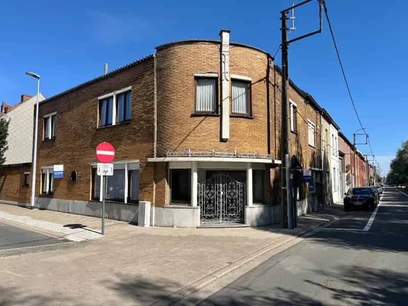Authentiek hoekpand te koop in Harelbeke met 4 slaapkamers en een inpandige garage