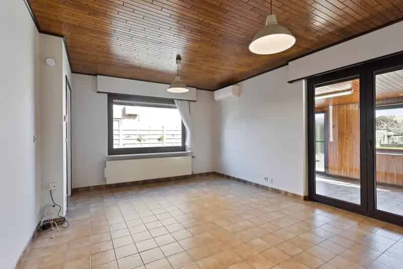 GELIJKVLOERSE OPEN BEBOUWING IN RUSTIGE STRAAT TE DEURNE!