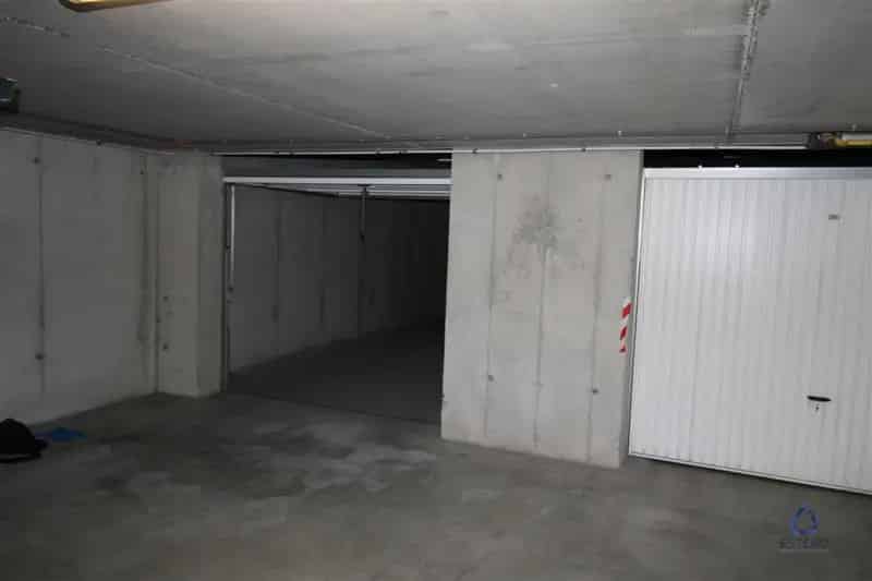 Zeer ruime garagebox