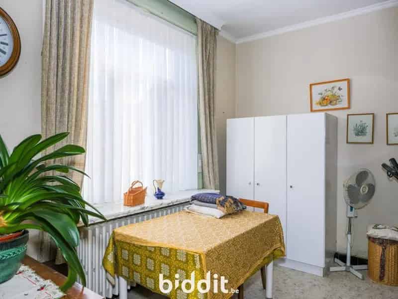 INSTAPKLARE WONING (5 SLAAPKAMERS) MET DIEPE TUIN