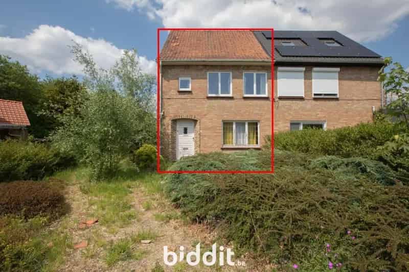 TE RENOVEREN WONING MET GROTE TUIN