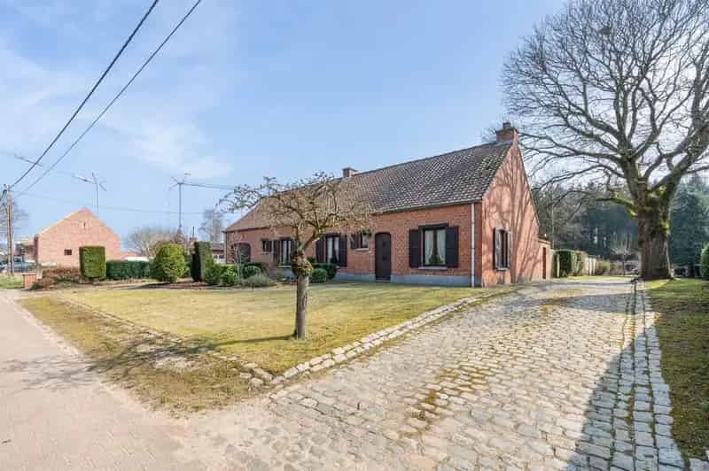 Op te frissen hoeve op perceel circa 37are