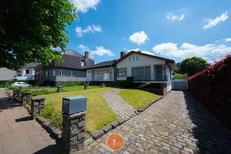 Charmante gerenoveerde halfopen woning met karaktervolle gevel