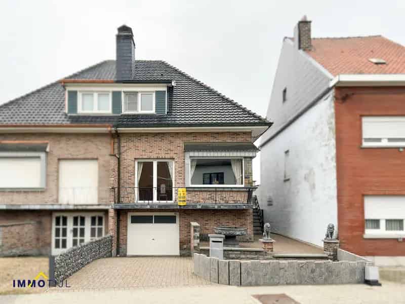 Gunstig gelegen, halfopen woning met garage en tuin!