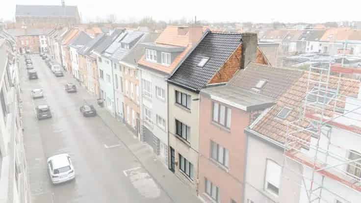 Gerenoveerde woning 3 slaapkamers bureel terras Sint-Amandsberg