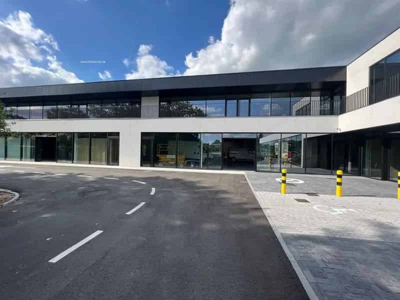 Nieuwbouw kantoorruimte te huur in Antwerpsesteenweg Lochristi