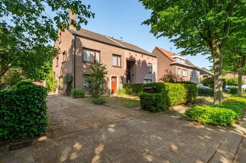 Te renoveren woning met 2à3 slpks, tuin en garage