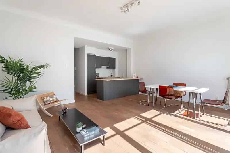 Lichtrijk tweeslaapkamer appartement op top locatie 8504124