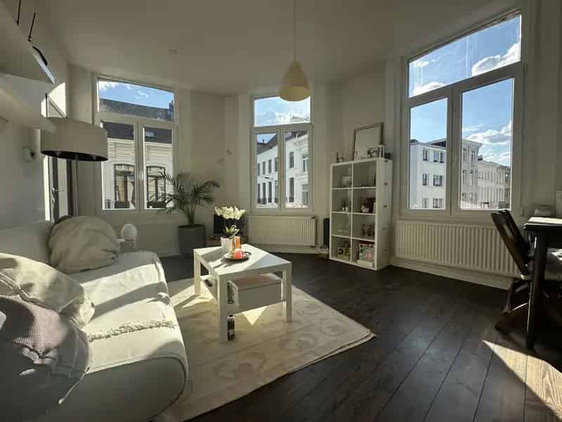 Gemeubeld Appartement te Huur Rustige Straat