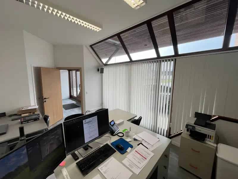 Bedrijfsgebouw met woning