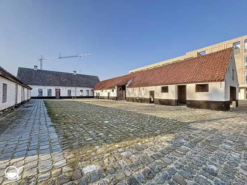 Recent verbouwde hoevewoning te Zwijnaarde
