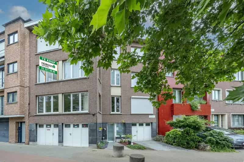 Appartement te huur 2 slaapkamers garage oprit