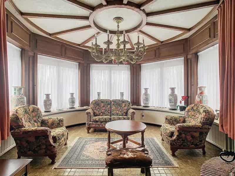 Landelijk gelegen villa (+ magazijn) met ruimte, charme en comfort!