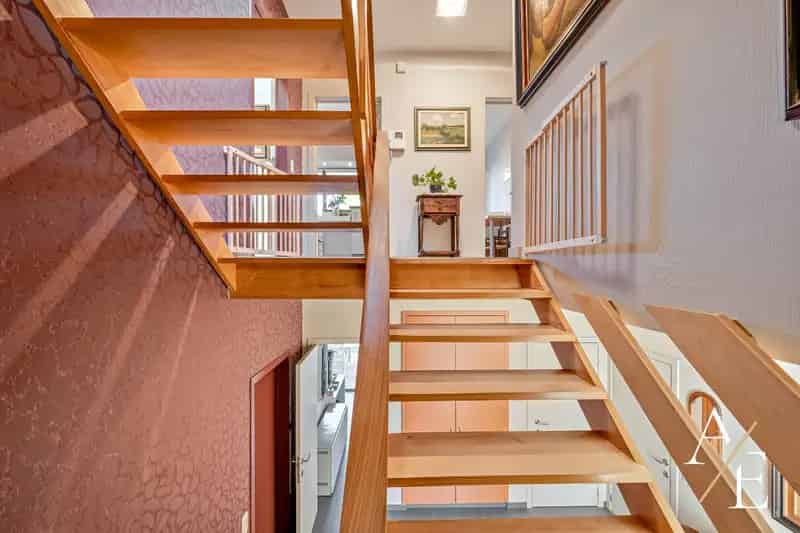 Huis te koop Schellebelle met commerciële ruimte
