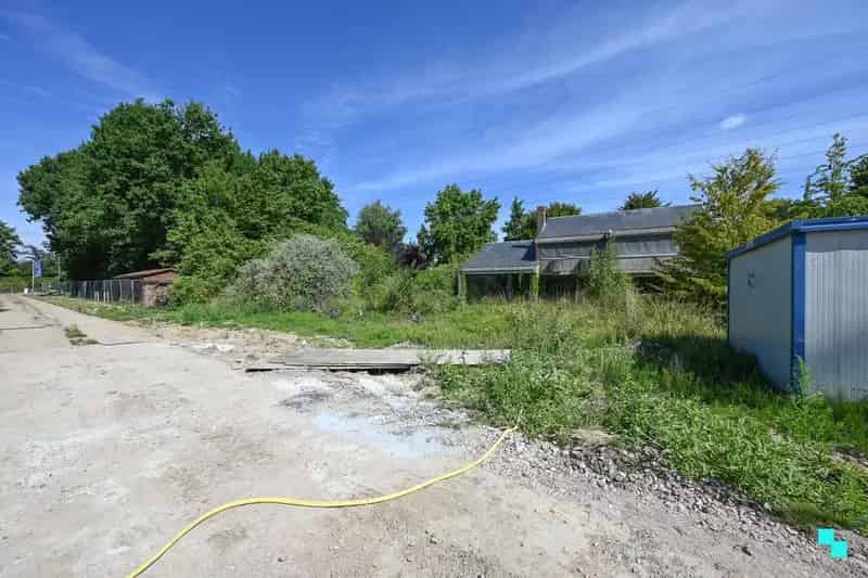 Unieke te renoveren woning / bouwgrond, rustig en groen gelegen te Wallemote