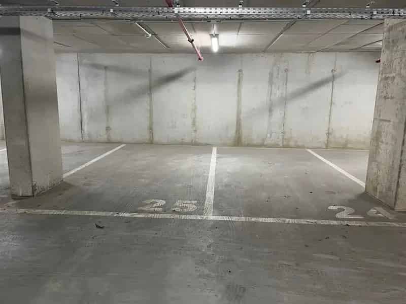 Ondergrondse autostaanplaats.