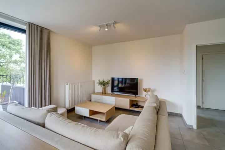 Modern penthouse met 2 slpk en ruim zuidelijk terras in Mol